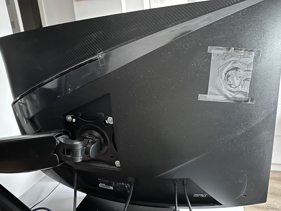 MSI ARTYMIS 323CQR l 2560×1440 l 2K l 165 Hz l 31.5"