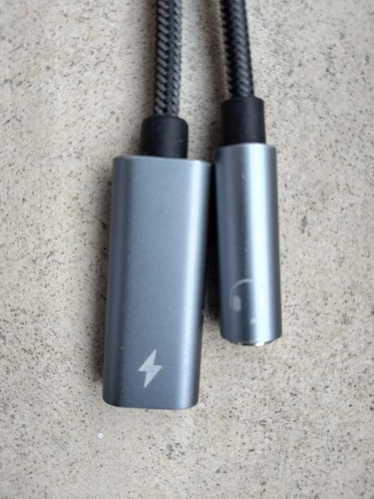 Headphone and Charger Adapter 2-in-1 USB-C PD 3.064563993298306122