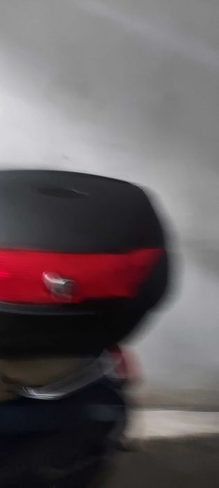Mala para mota em bom estado para dois capacetes