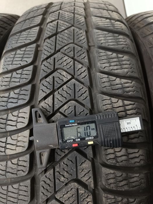 Opony zimowe Pirelli Sottozero 3. 215/65/R17  2023 rok