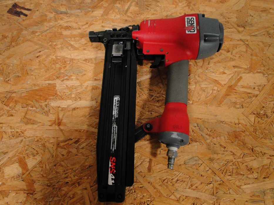 SENCO SNS41, Zszywacz pneumatyczny stolarski, Zszywka 25mm-50mm Typ 14, Stan BDB