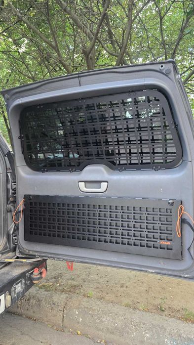 Відкидний стіл на двері багажника Toyota Land Cruiser Prado 120/150
