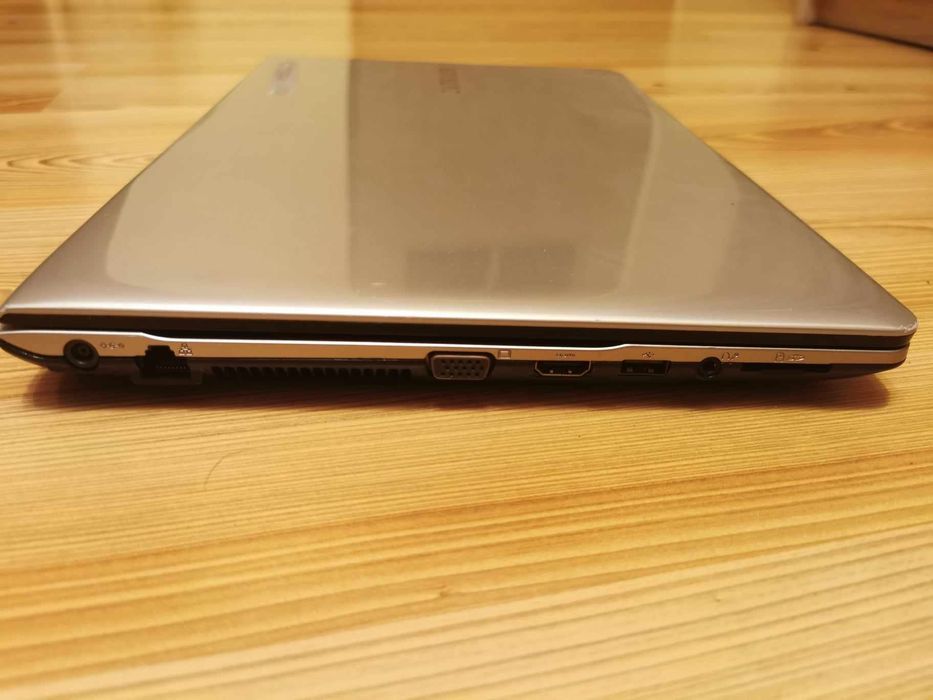 Laptop Samsung, i3, 6,0 GB, Nvidia, SSD  !!! 750zł 

Laptop spra