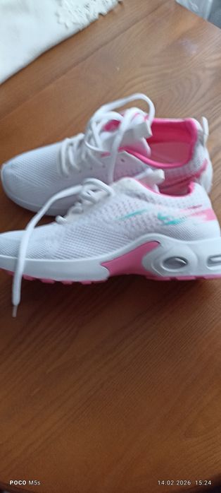 Женские кросовки на 39 размер