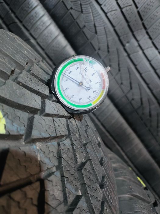 235/50r19 Bridgestone Blizak LM005