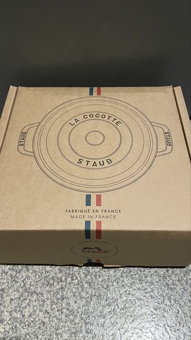 Tacho em ferro, marca STAUB, cinza claro, 20 cm.