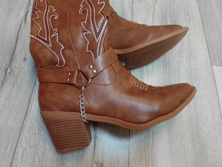 (40/41) Brązowe, zdobione łańcuchem Kozaki kowbojki, NOWE