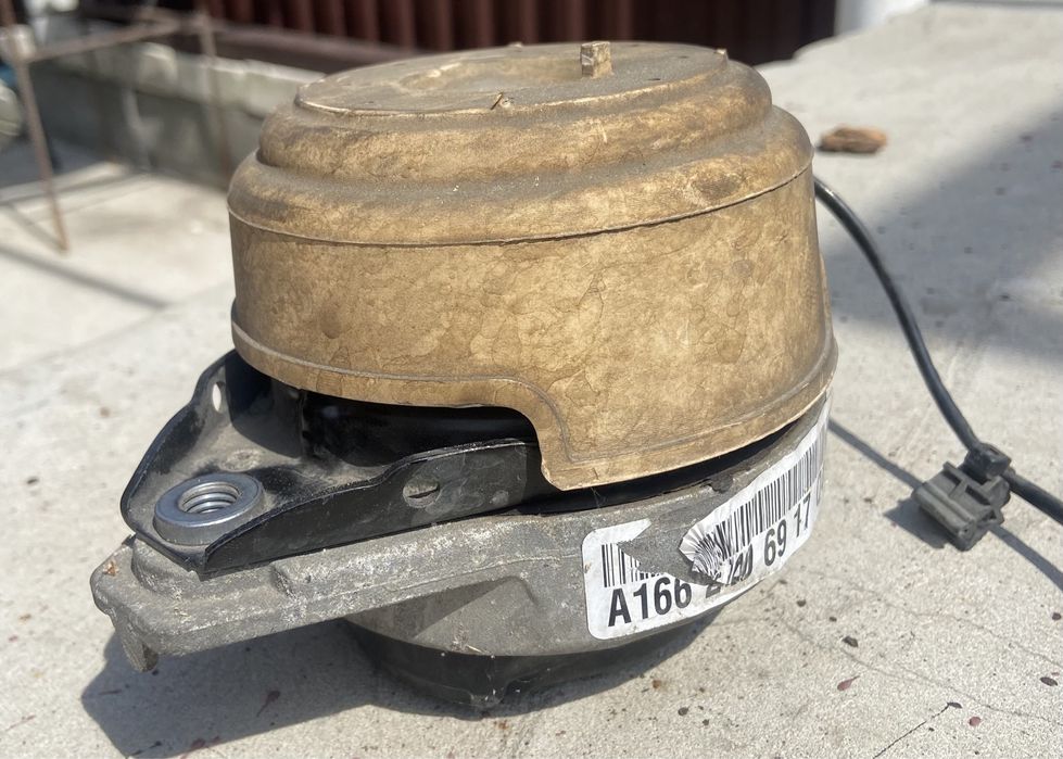 Правая подушка двигателя Mercedes-Benz GLE