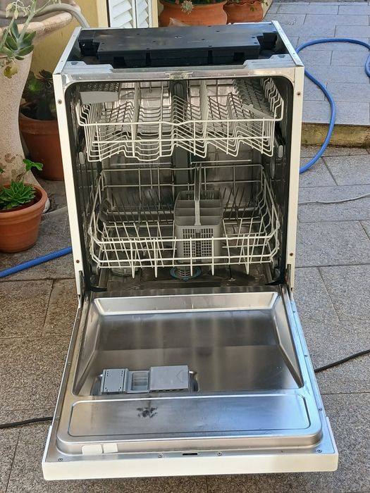 Vendo MÁQUINA de lavar LOIÇA BOSCH a funcionar bem. Possibilidade de entrega