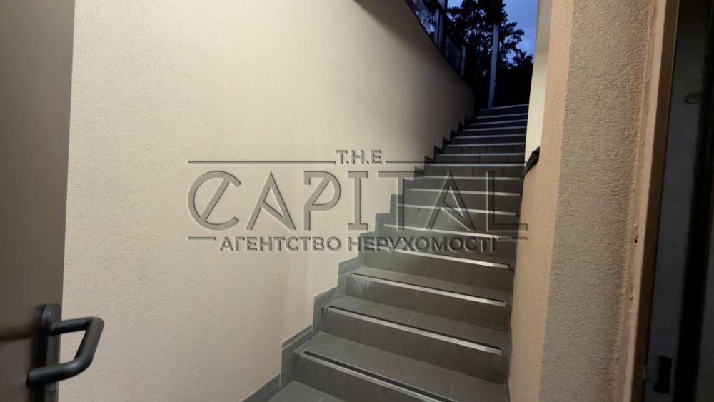 Продаж цокольне приміщення м. Бровари 109м2