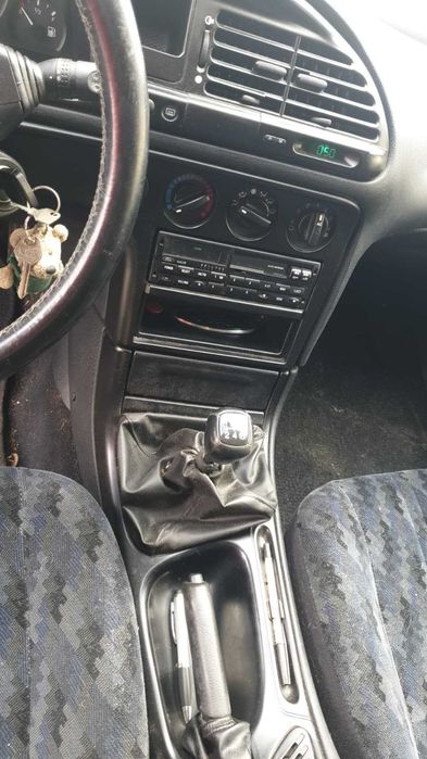 Ford Mondeo 1.6 i Gasolina 90 cv / 66 kW