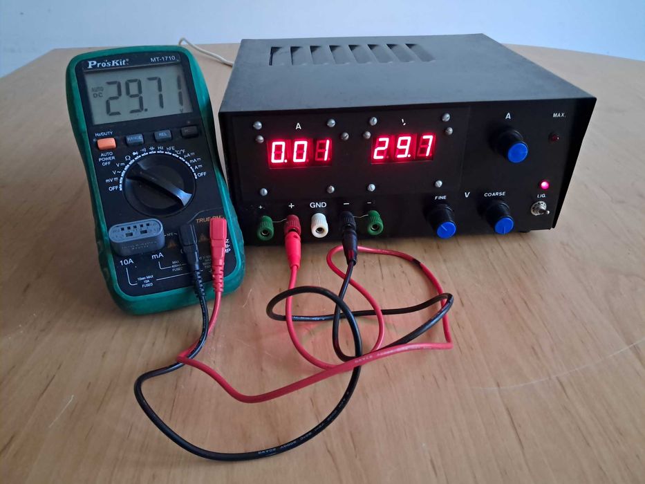 Fonte de Alimentação Linear Regulável