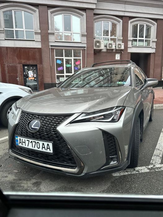 Lexus UX 250h F-sport 2020