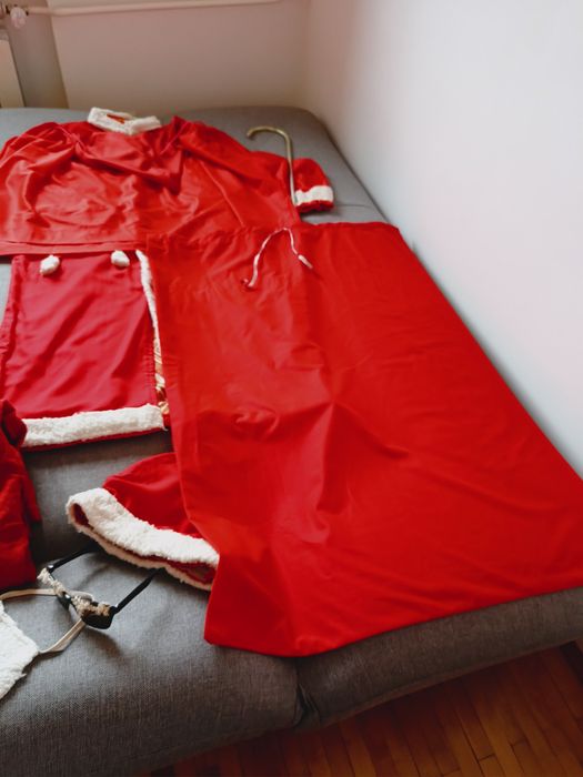 Strój Świętego Mikołaja, zestaw dziewięciu elementów