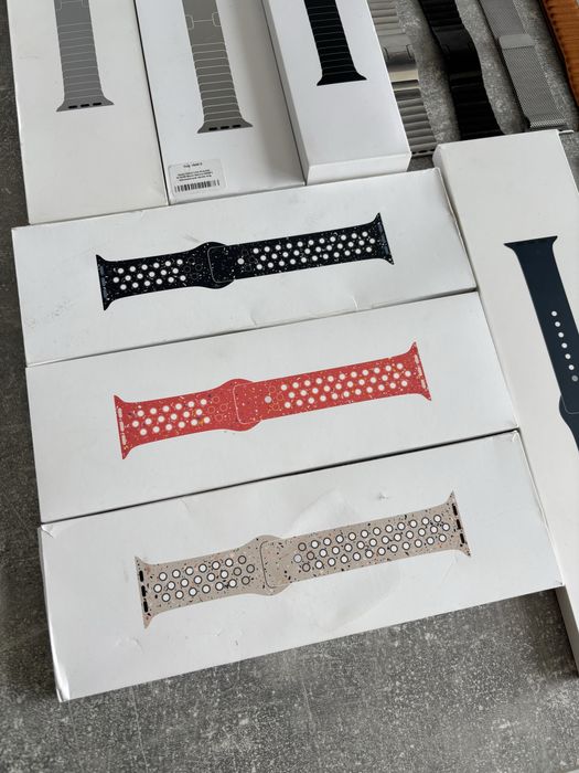 Оригінальні ремінці Apple Watch