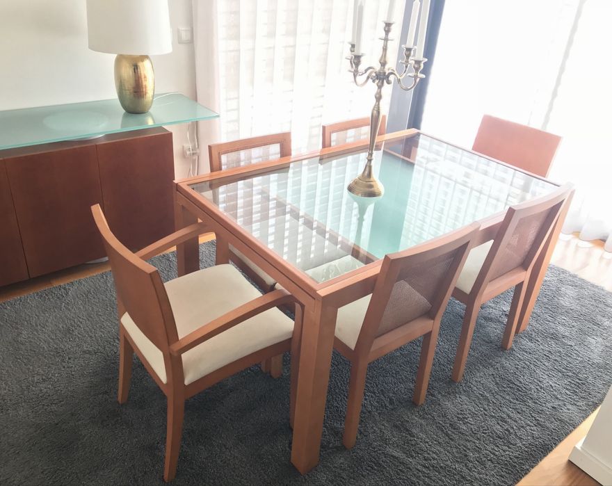 Mesa de jantar extensivel + 4 cadeiras em Cerejeira