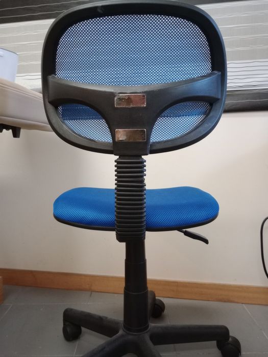 Cadeiras e Secretária escritório