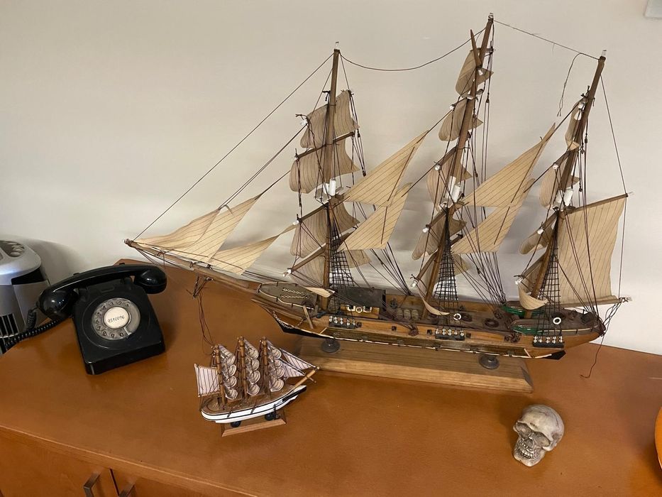 Barco decorativo grande.