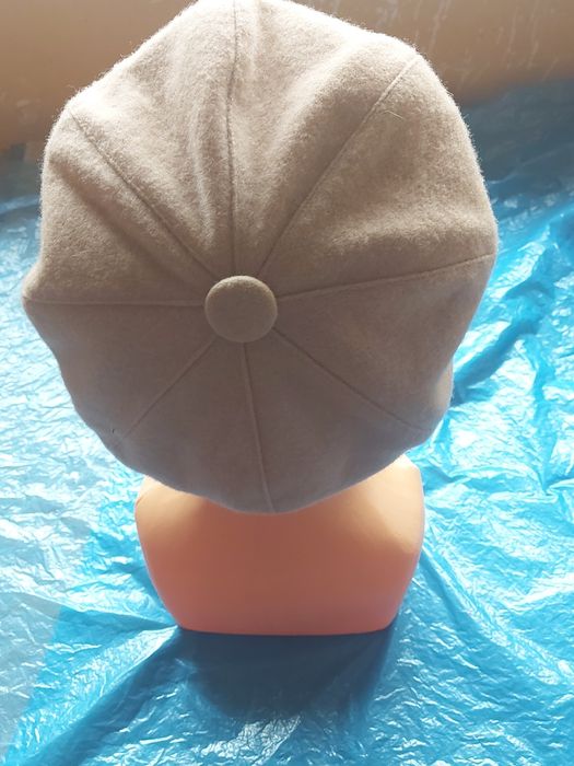 Beret z daszkiem damski beżowy