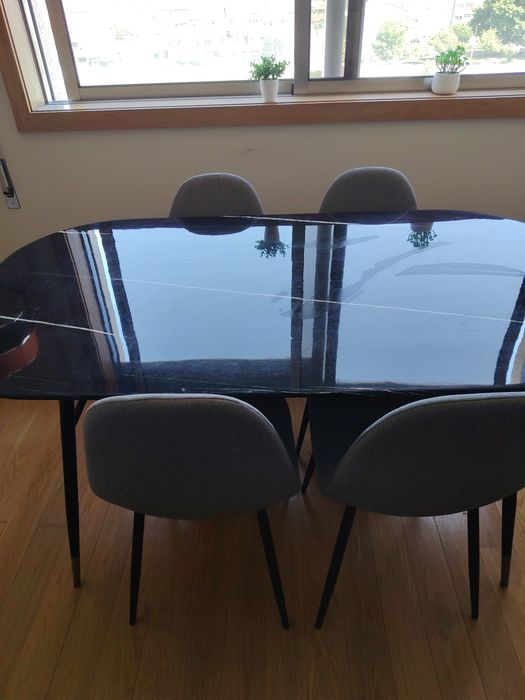 Mesa sala com quatro cadeiras