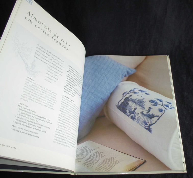 Livro Ponto de Cruz em azul & branco Helena Turvey