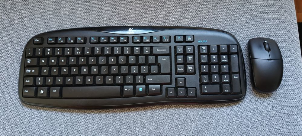 Komputer stacjonarny do gier AMD RYZEN 5 3600 rezerwacja.