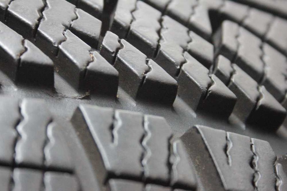 225/50/17 Goodyear UltraGrip 8 Performance 225/50 R17 98H 8mm