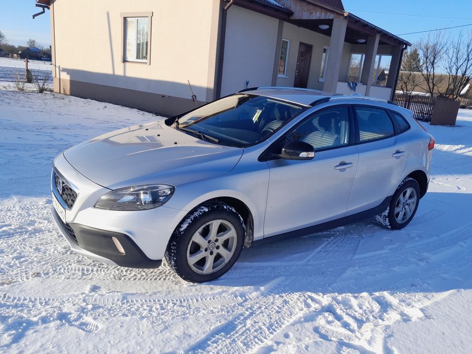 Volvo v40 кроскантрі