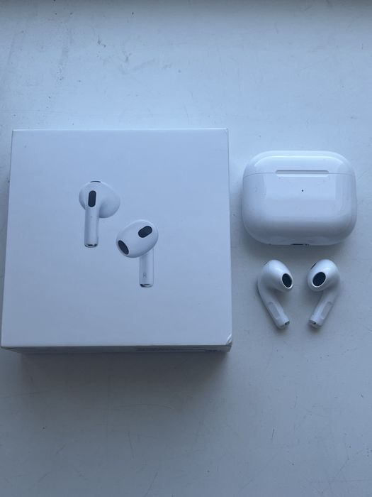 Apple AirPods 3 with Lightning Charging Case