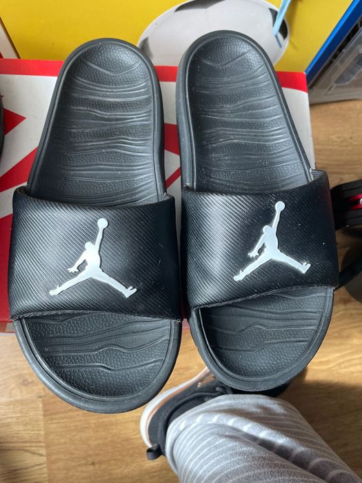 Chinelos Jordan Pretos tamanho 40