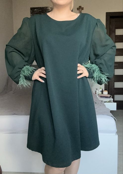 Sukienka luźna elegancka z piórami