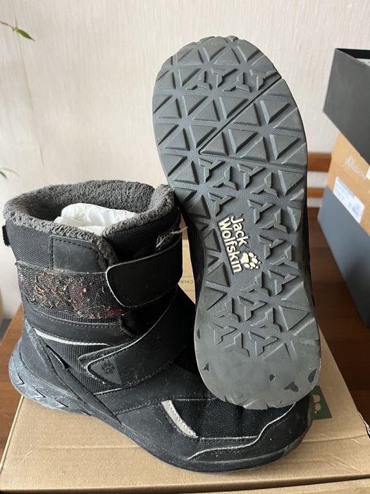 Продам дитячі зимові чобітки Jack Wolfskin