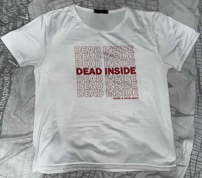Футболка dead inside