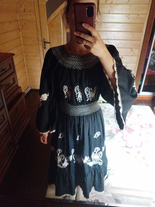 Шикарне вишите плаття