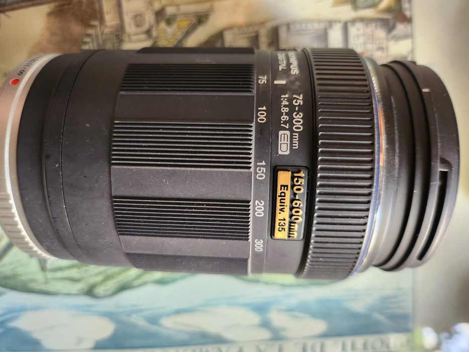Maquina fotográfica, teleobjetiva e acessórios  para cenários