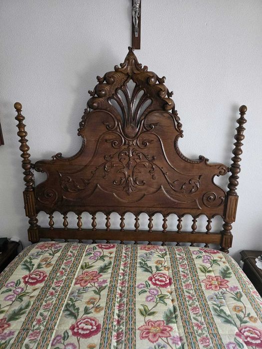 Mobília quarto casal, conjunto cama, mesinhas de cabeceira e cómoda