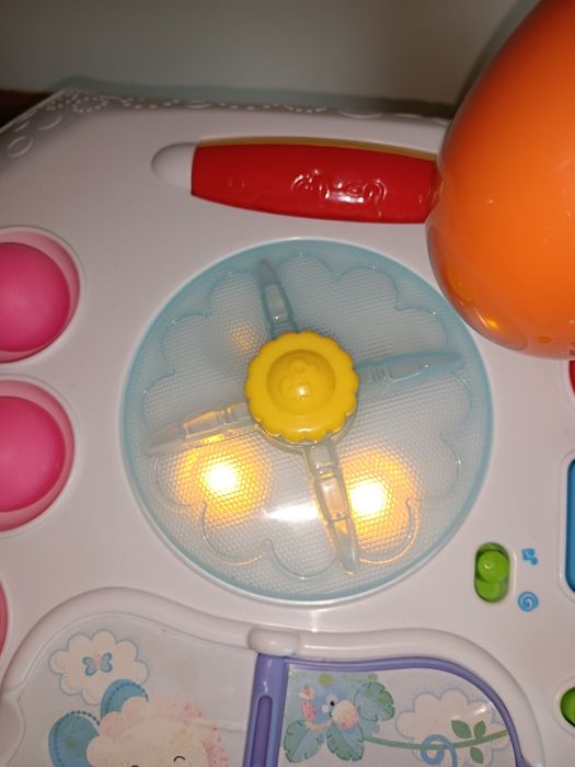 Mesa de atividades para bebé/criança