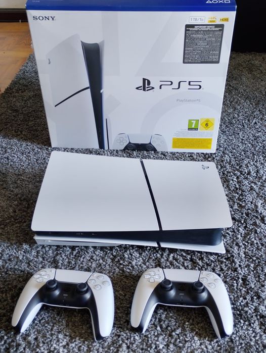 Playstation 5 NOVA com 2 comandos NOVOS