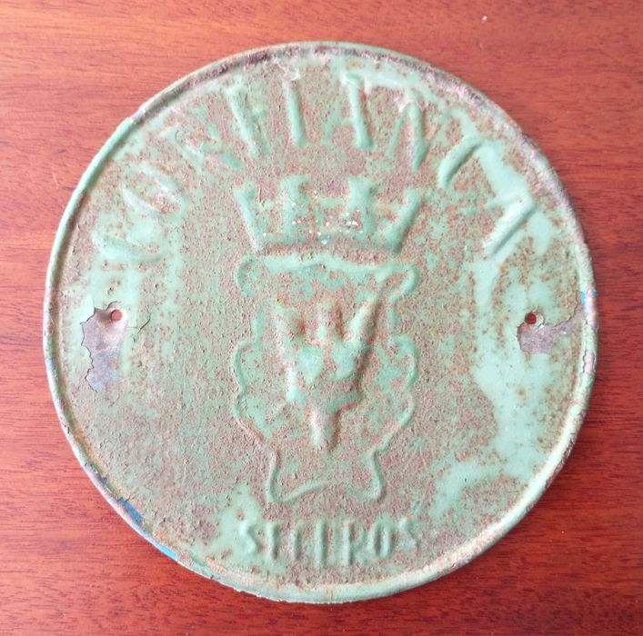 Antiga placa Companhia de Seguros Tagus e placa de Seguros Confiança