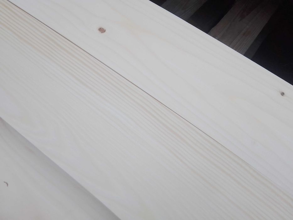 Nowa sztacheta świerkowa, heblowana