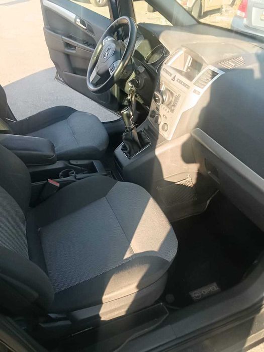 Opel Zafira — 2012 рік