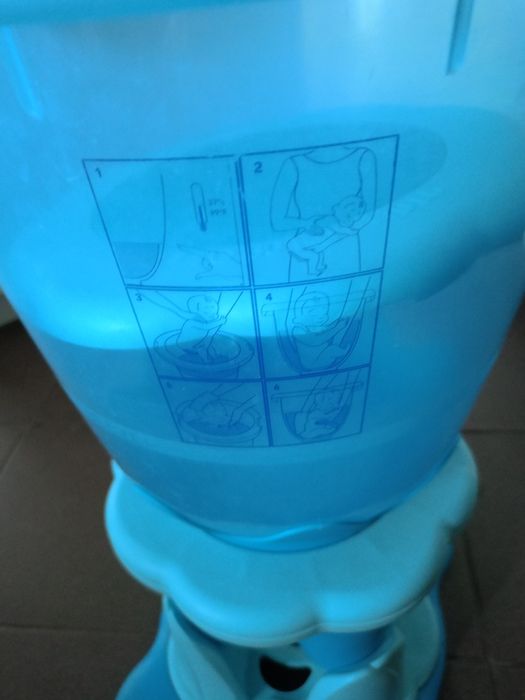 Wiaderko do kąpieli noworodka.