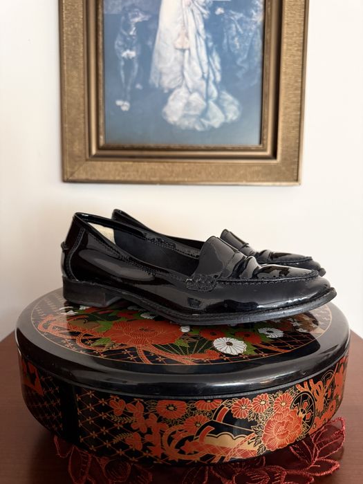 Czarne lakierowane loafersy mokasyny vintage old money preppy