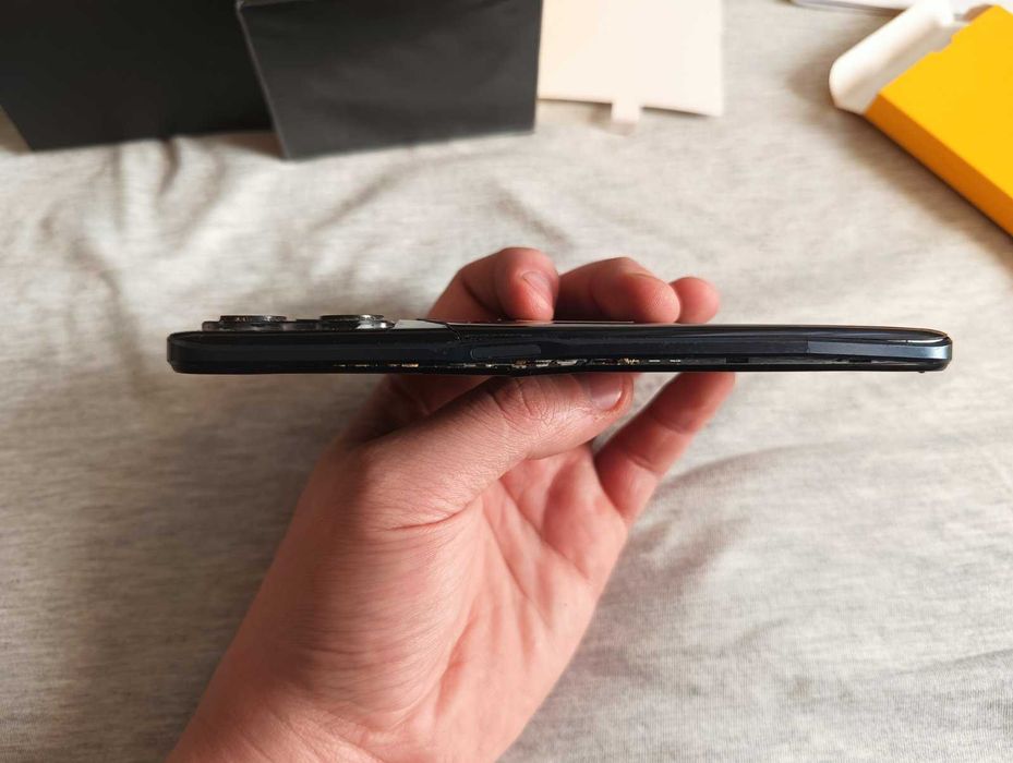 Телефон Realme 9 Pro 128Гб 8Гб 64мегапікселів смартфон побитий