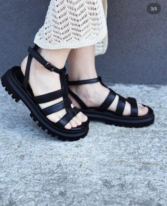 Босоніжки шкіряні