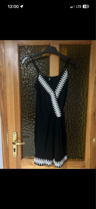 Kombinezon z regulowanymi ramiączkami