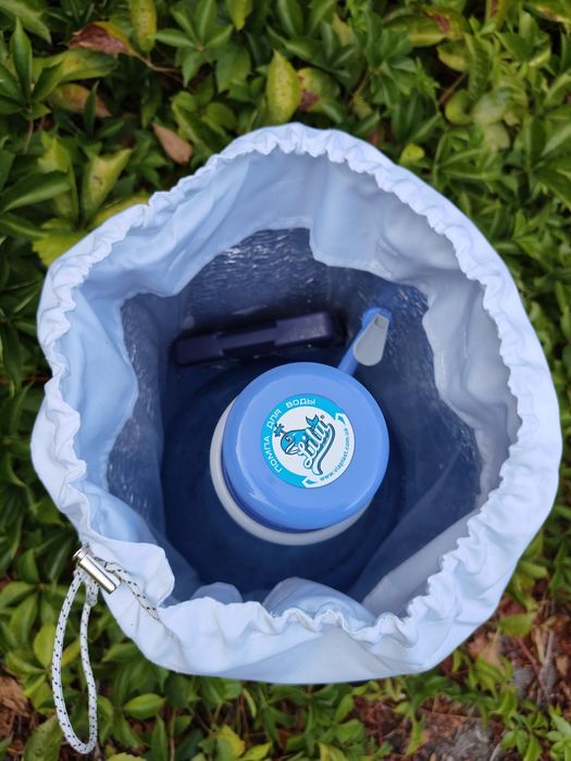 Термо- сумка для  бутылья с водой .