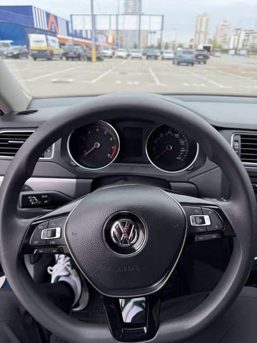 Продаю Volkswagen Jetta 2015