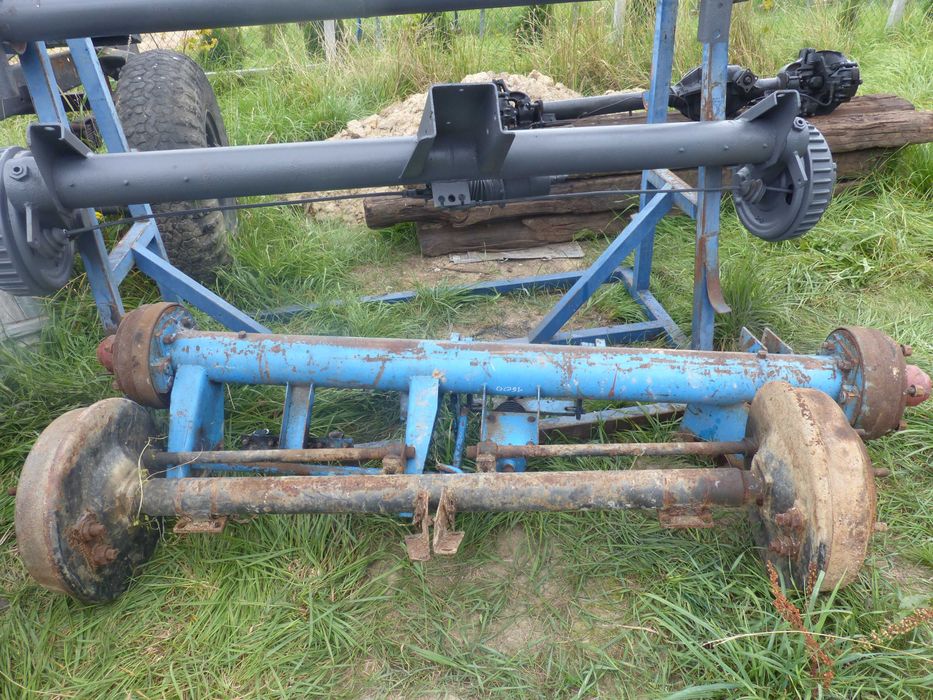 Oś do przyczepy jednoosiowej dwuosiowej