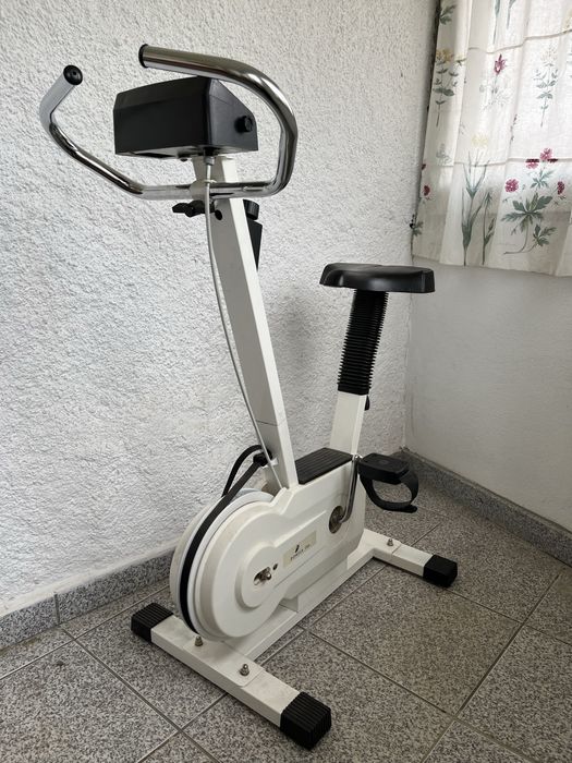 Stationary Bicycle464322415496407042